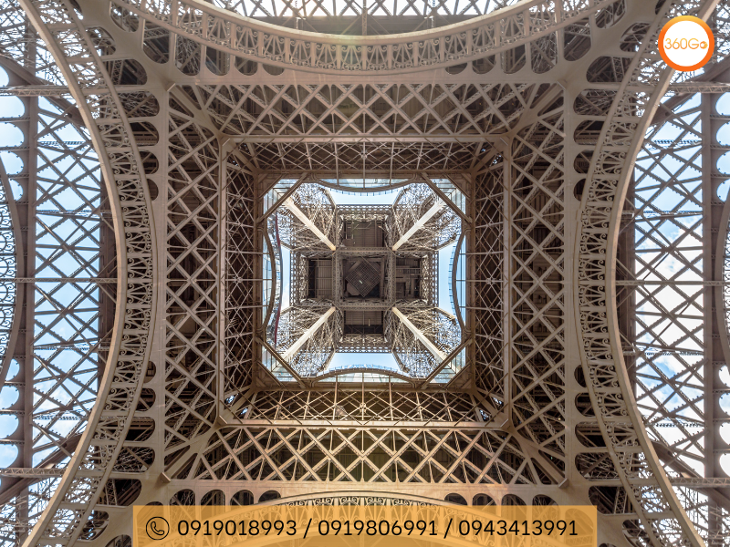 Tháp Eiffel có thiết kế lưới sắt độc đáo - Du lịch 360Go 